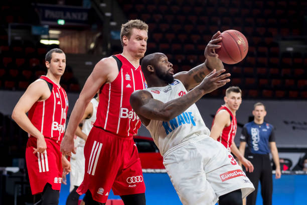 她邀请了一 她邀请了一