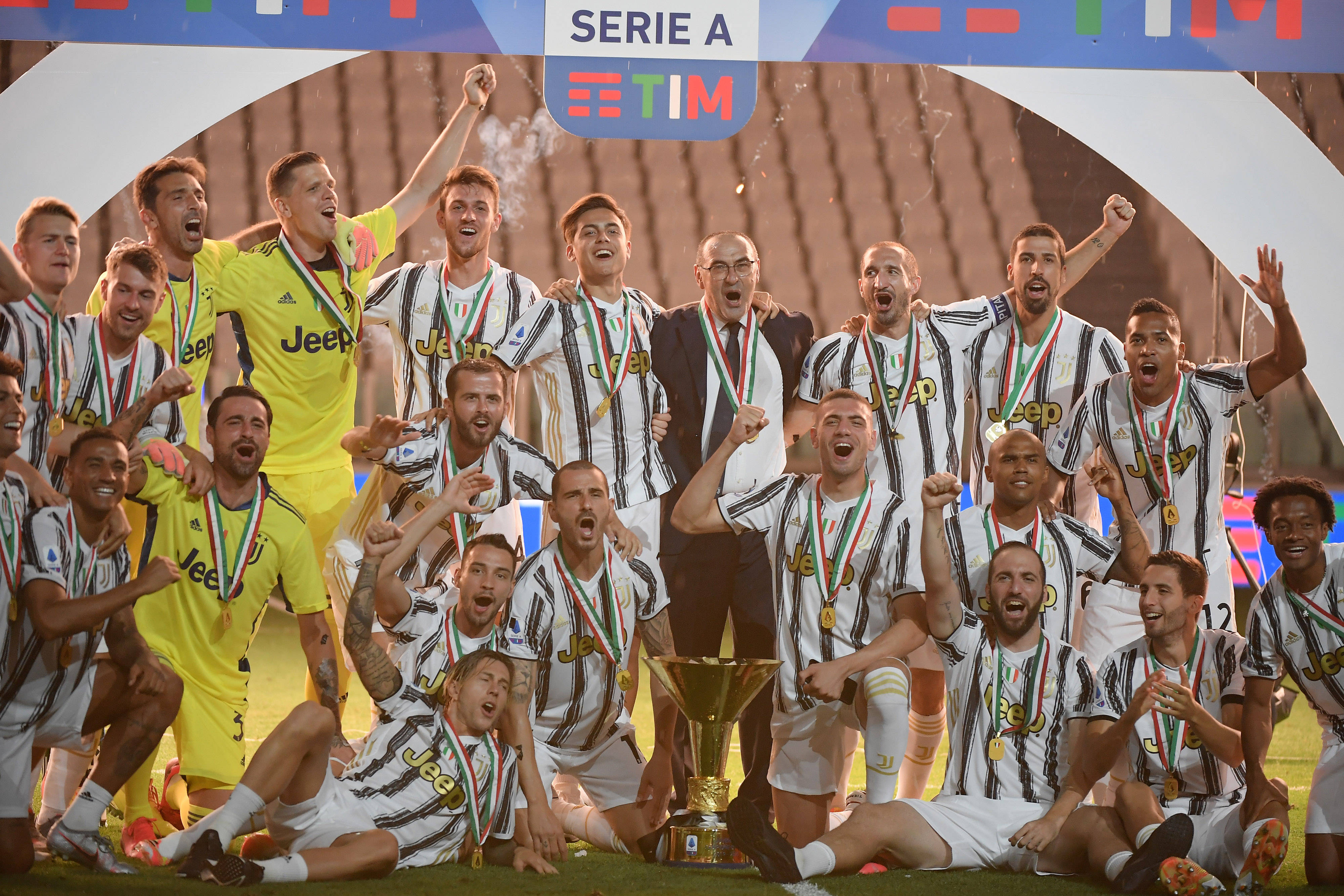 却透露出比 却透露出比